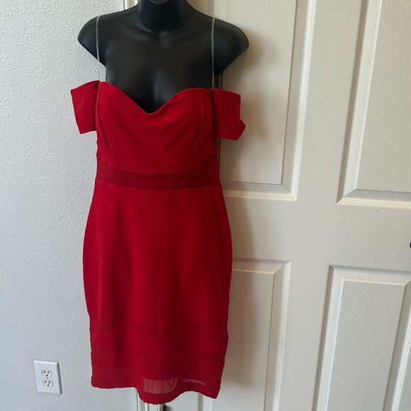 RED DRESS - Picture 2 of 5